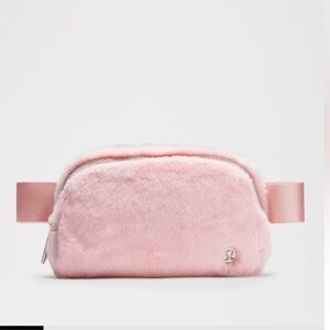 NWOT Lululemon Everywhere 1L Belt Bag - Strawberry Milkshake Plush Fleece